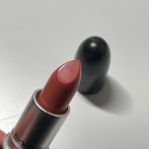 NEW RARE MAC Matte Lipstick Discontinued 649 Down To An Art hard to find - Picture 3 of 3